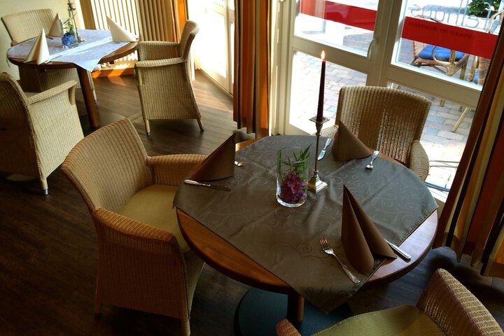 Dining 67 of 102
