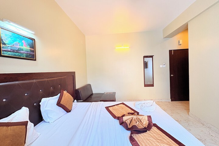 Room 6 of 28