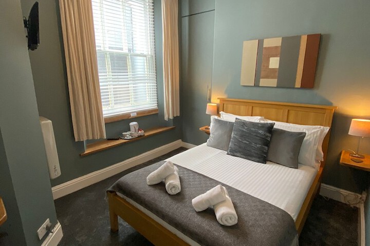 Room 2 of 60