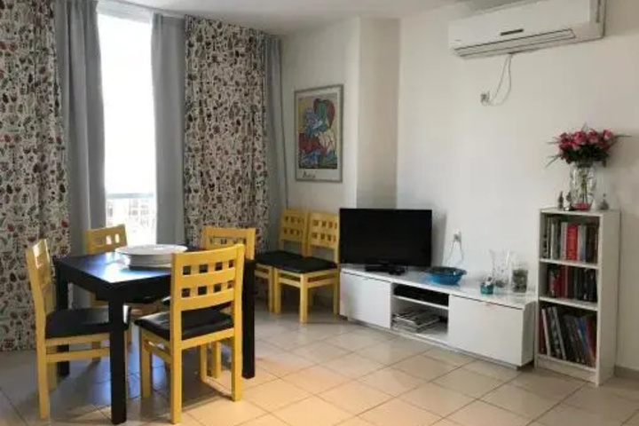 Room 5 of 12