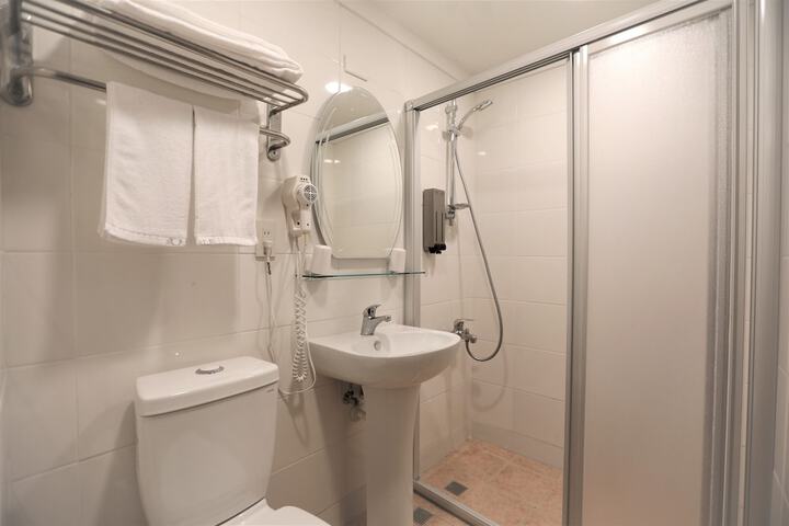 Room 73 of 79