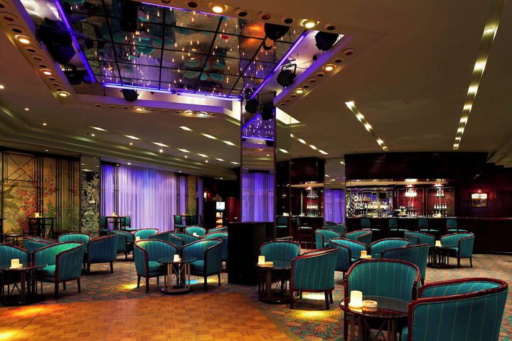 Lounge 63 of 74