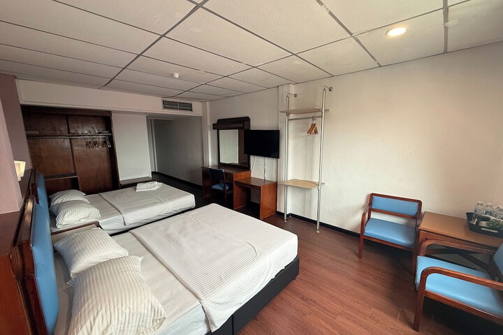 Room 53 of 86