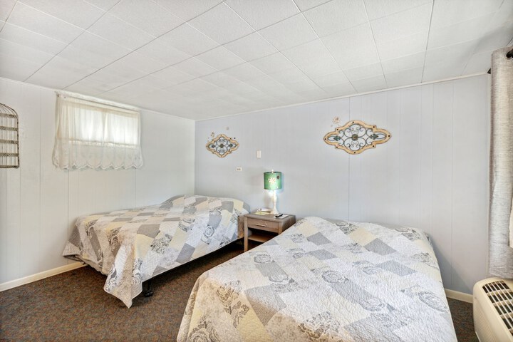 2 Double Beds (1 of 6)