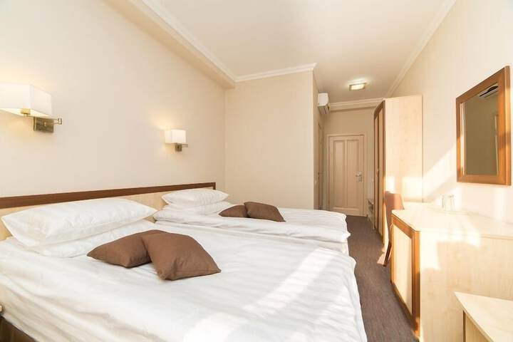 Room 10 of 11