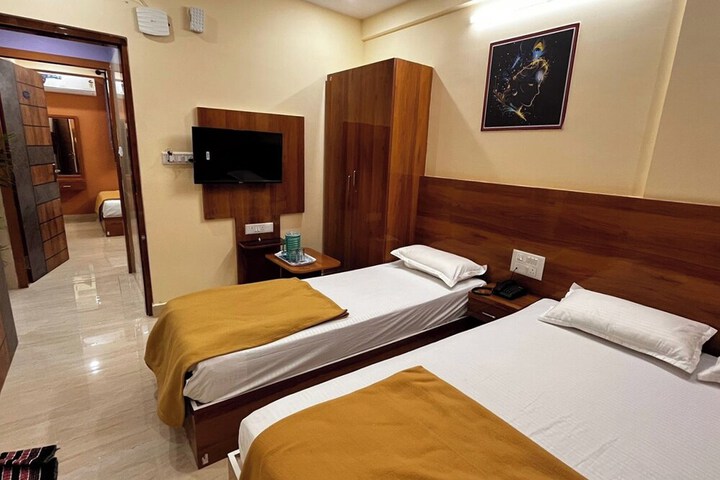 Room 4 of 10