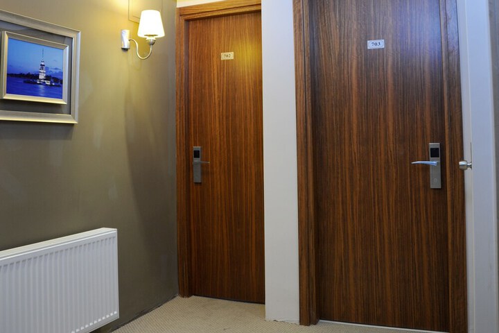 Room 13 of 21