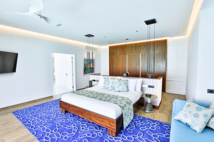 Room 2 of 127