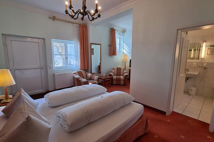 Room 7 of 79