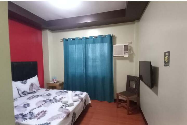 Room 5 of 12