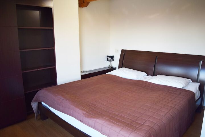 Room 25 of 83