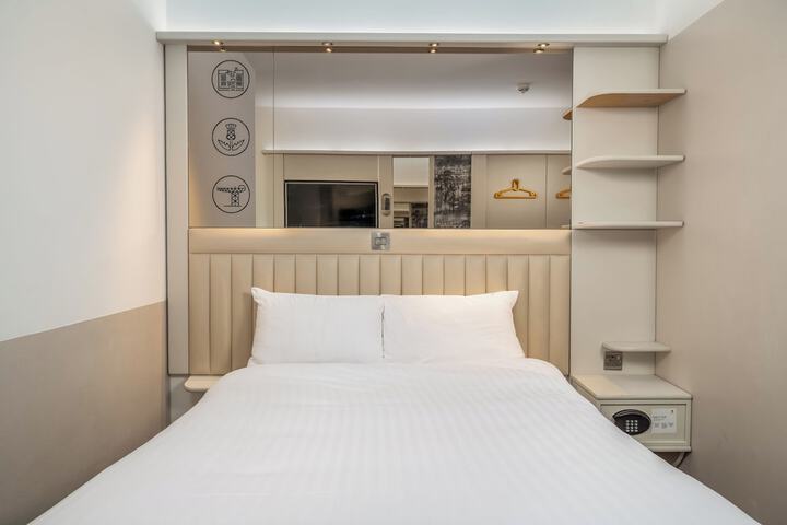 Room 16 of 47