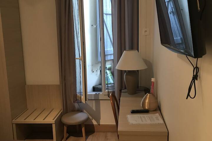 Room 9 of 50