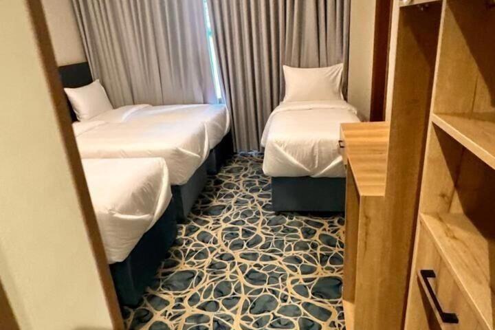 Room 21 of 32