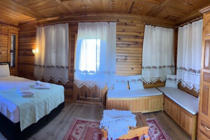 Room 4 of 139
