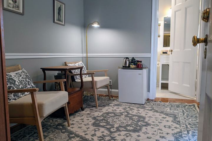 Room 102 of 258