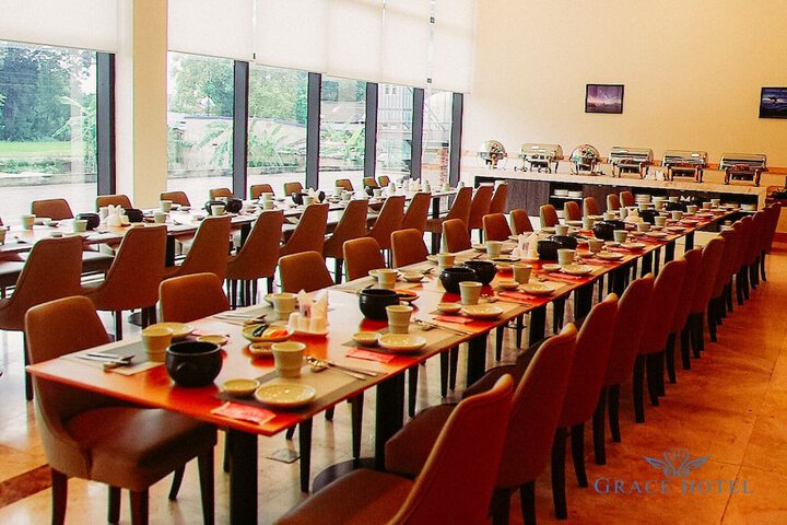 Dining 9 of 11