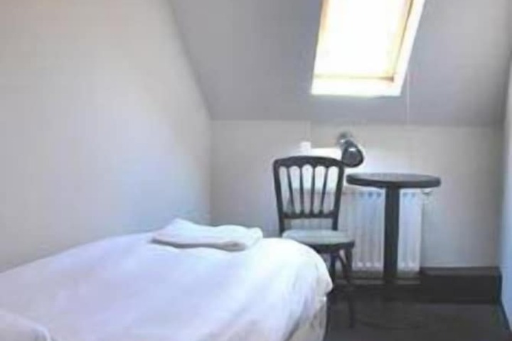Room 17 of 42
