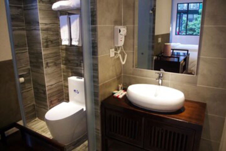 Room 4 of 27