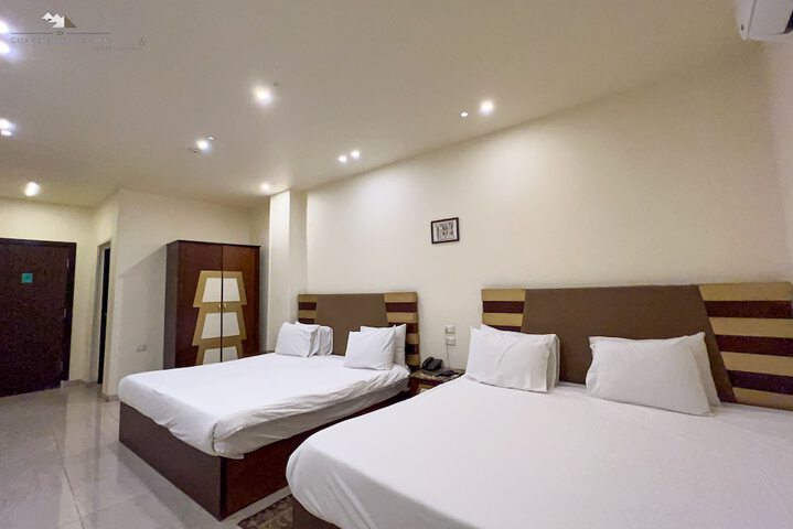 Room 35 of 284