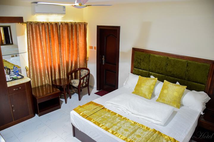 Room 10 of 39