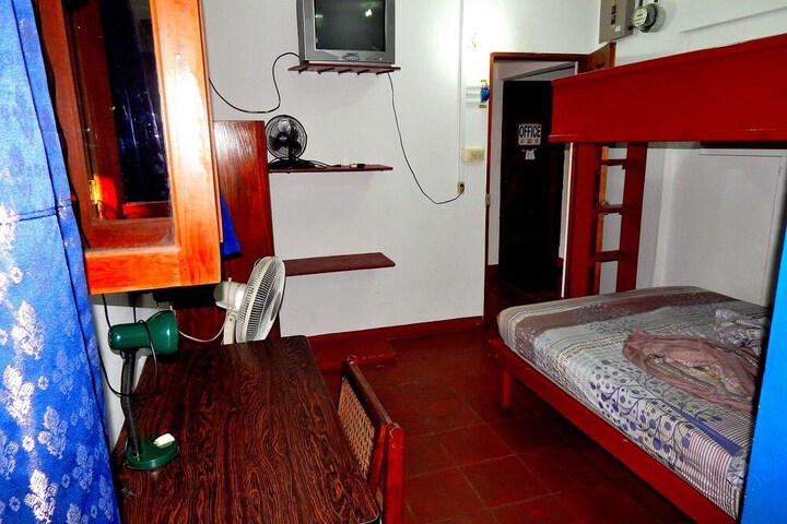 Room 33 of 46
