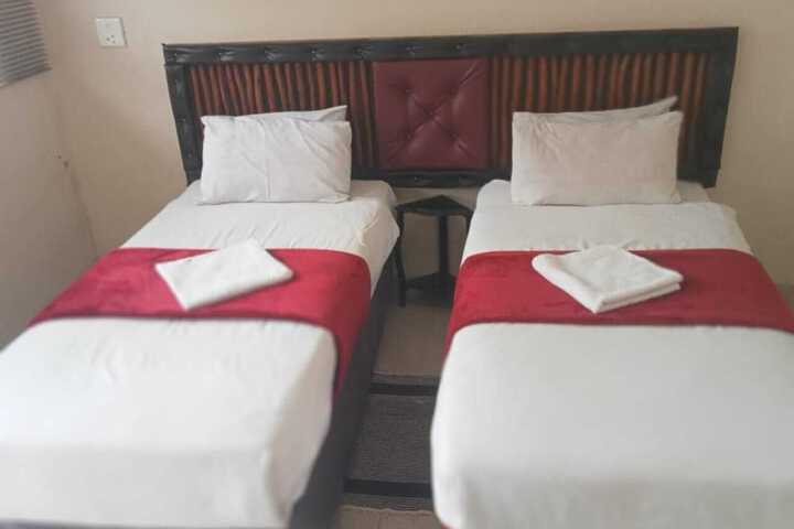 Room 6 of 28