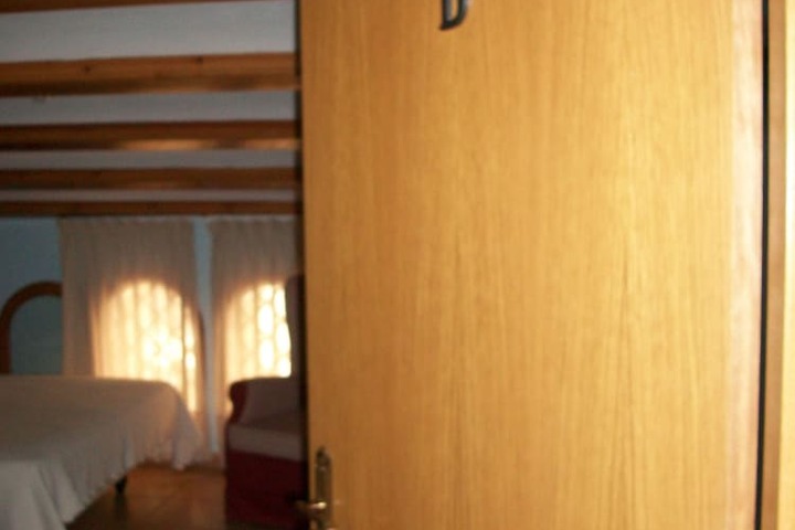 Room 6 of 30