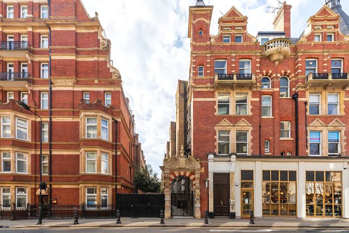 Exterior of Kensington High Street Suites