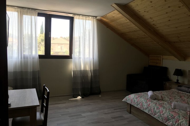 Room 33 of 37