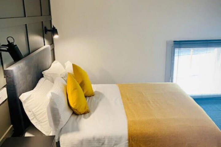 Room 13 of 40