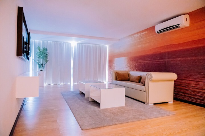 Room 8 of 32