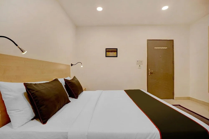 Room 4 of 18