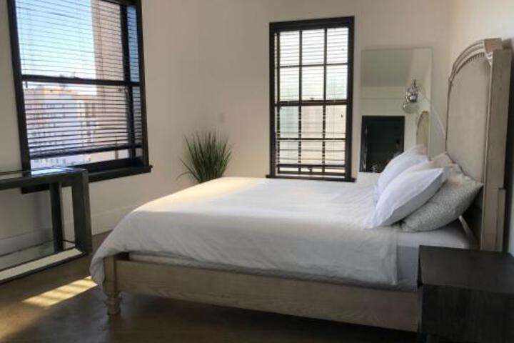 Angel City Spacious Apartment in Los Angeles, CA