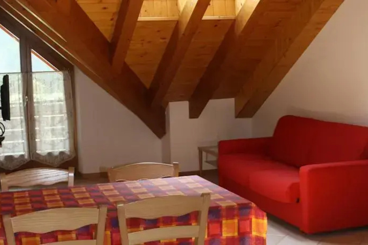 Room 2 of 10