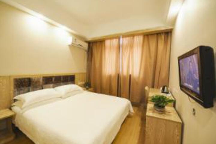 Room 6 of 8