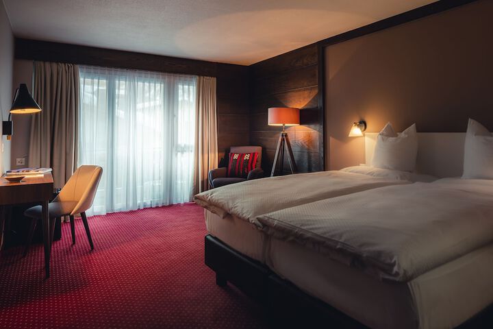 Room 3 of 90