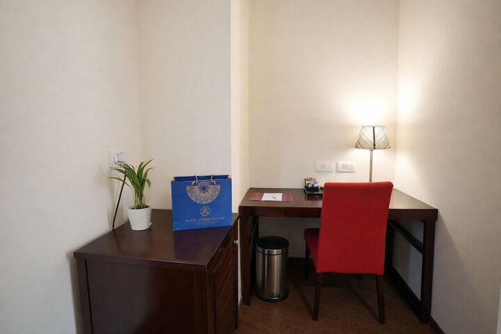 Room 13 of 31