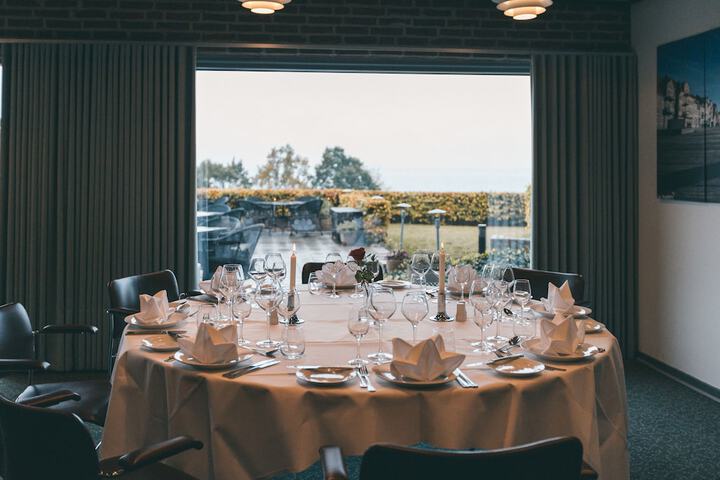 Dining 24 of 35