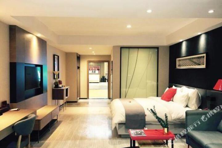 Yifeng Selected Hotel (Shenzhen Longcheng Square Branch)