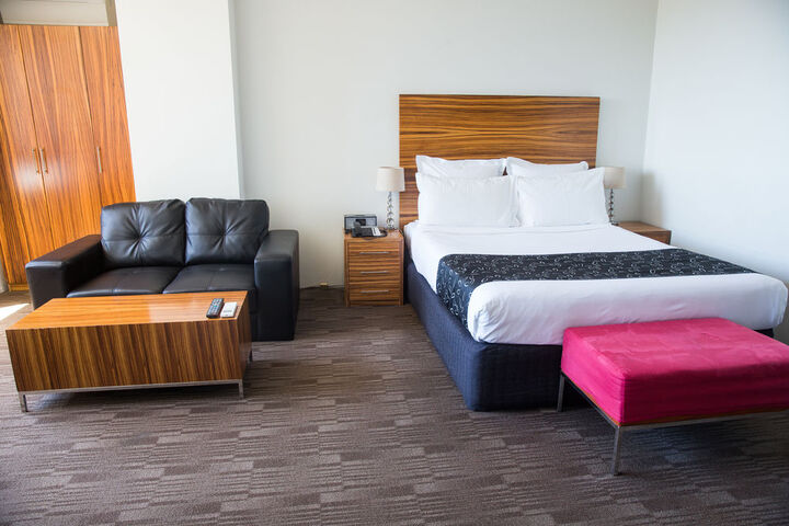 Room 4 of 27