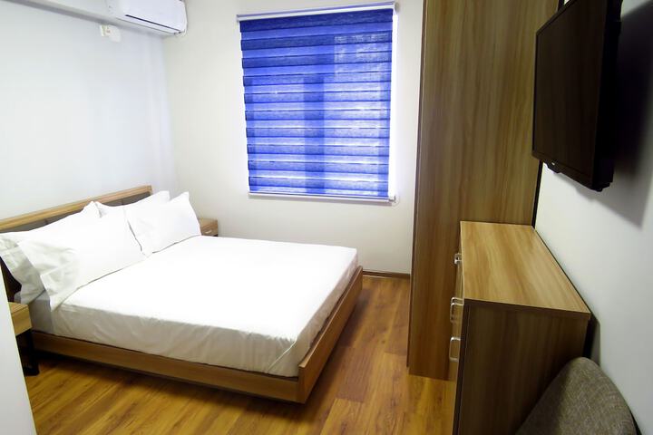 Room 3 of 8
