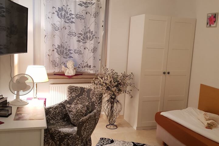 Room 3 of 46
