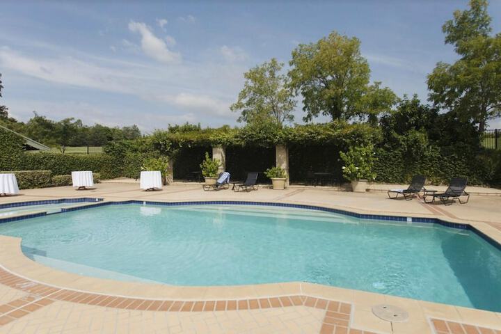 Pool 31 of 39