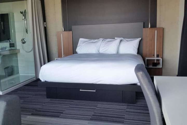 Superior King Bed (6 of 15)