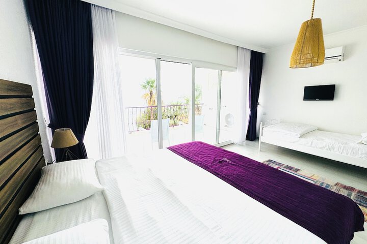 Room 32 of 73
