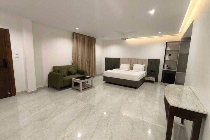 Room 3 of 17