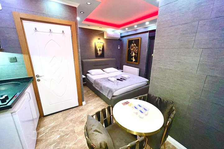 Room 5 of 18