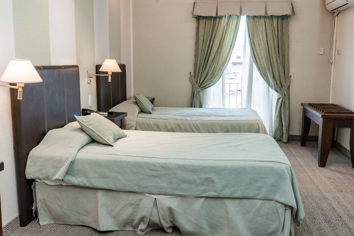 Room 10 of 65
