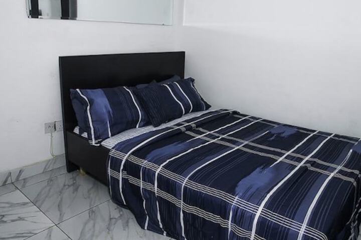 Room 4 of 11